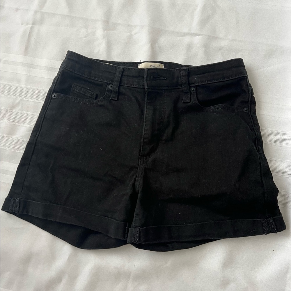 High Rise Midi Black Jean Shorts Size 6/28R | Universal Thread Goods Co.